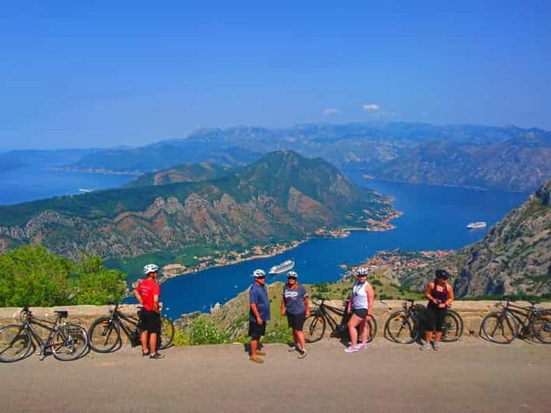 Billet Excursion à vélo - Descente du mausolée de Njegos jusqu'à la baie de Kotor