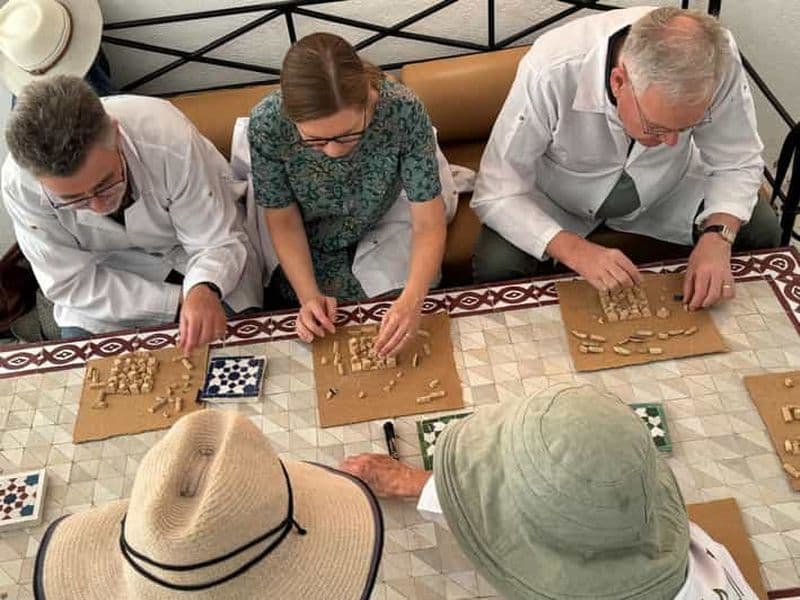 Artisan d'un jour : Atelier de poterie et de zellige à Fès