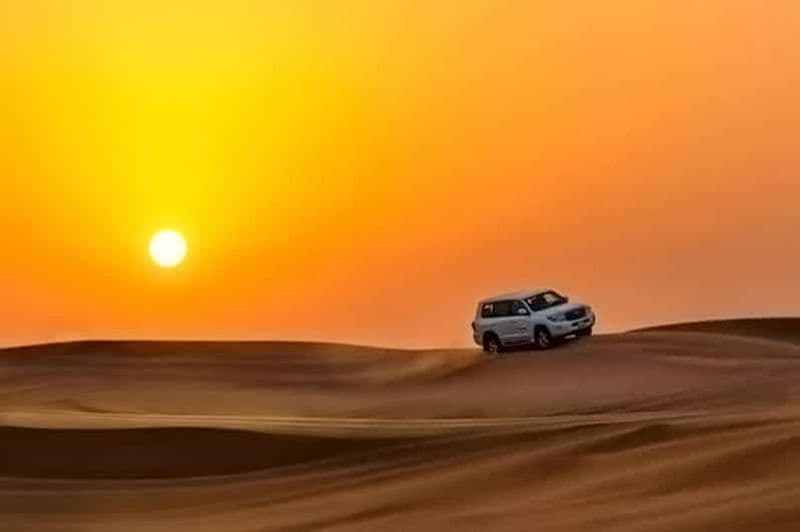 Qatar : safari dans le désert au coucher du soleil avec balade à dos de chameau et sandboard