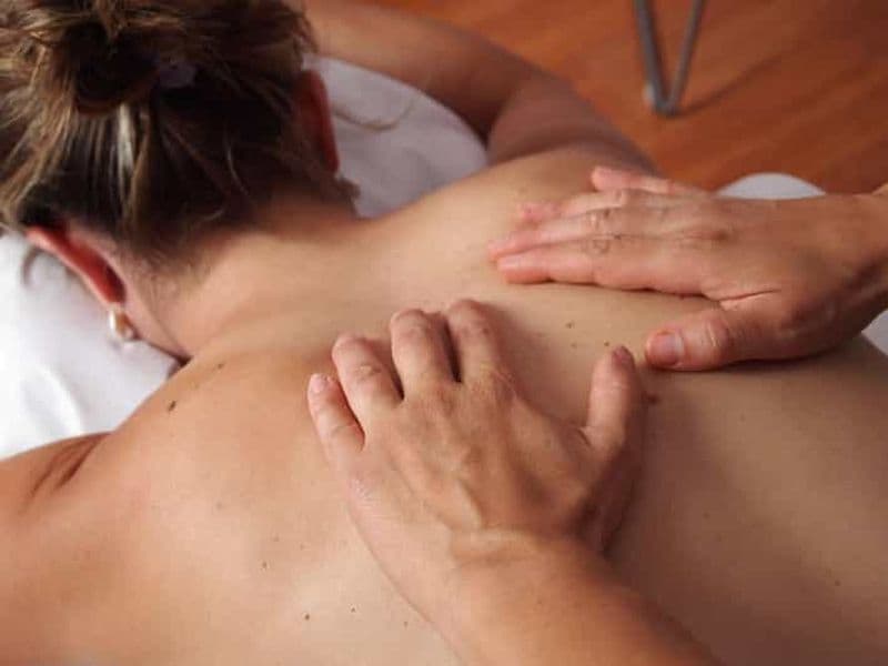 Weligama : Massage sportif pour les surfeurs