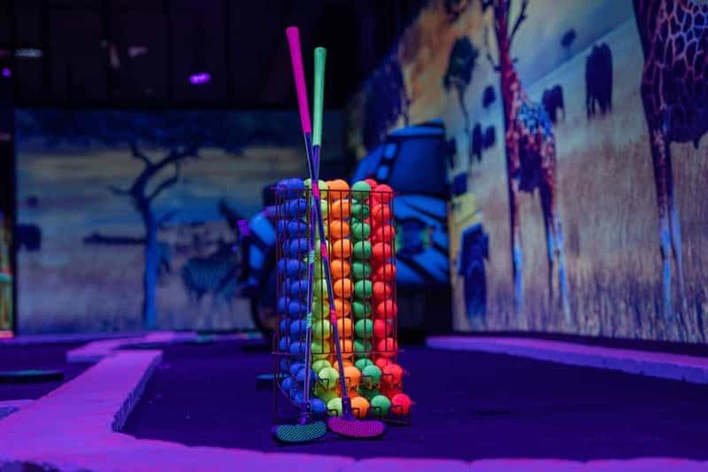 Woop ! Glow golf : Ljubljana Btc City