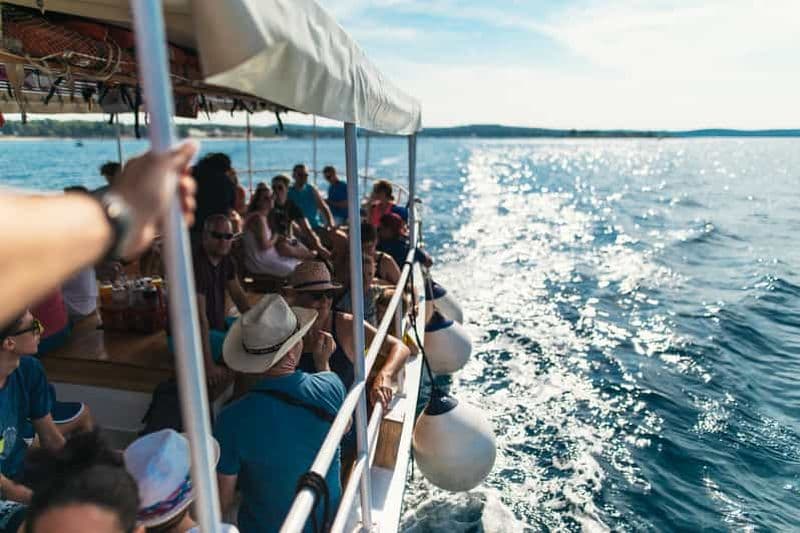 Rovinj : Croisière au coucher du soleil avec arrêt baignade, boissons et fruits