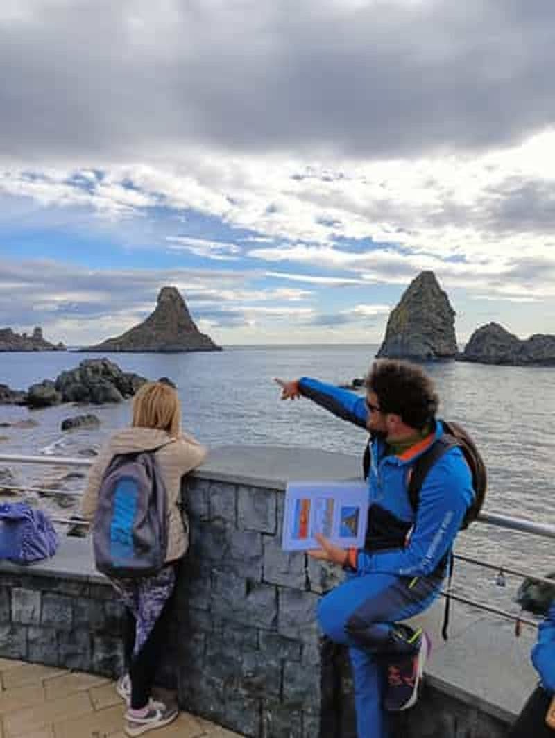 Billet Du château à la cathédrale : marcher entre Aci Castello et Acireale