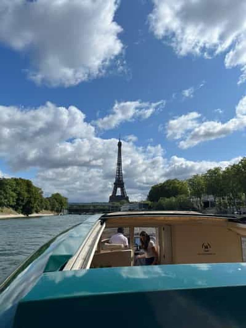 Billet Paris: Croisière privée VIP sur la Seine avec champagne et macarons