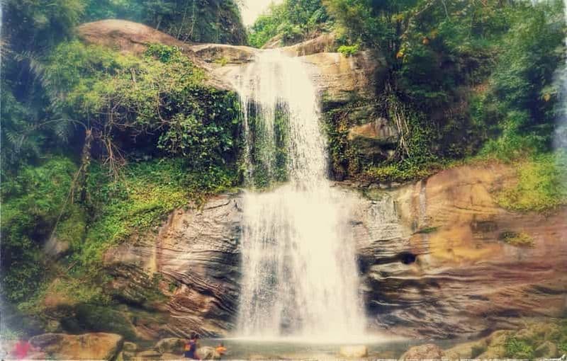 Kuching : randonnée aux cascades du village de Sadir avec déjeuner