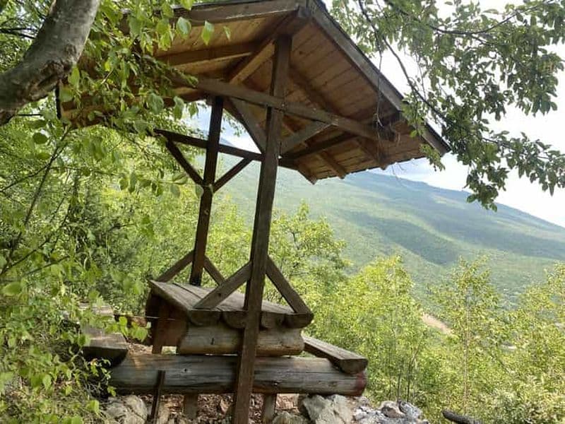 Culture et aventure : visite citadine de Peja et randonnée dans le canyon de Rugova