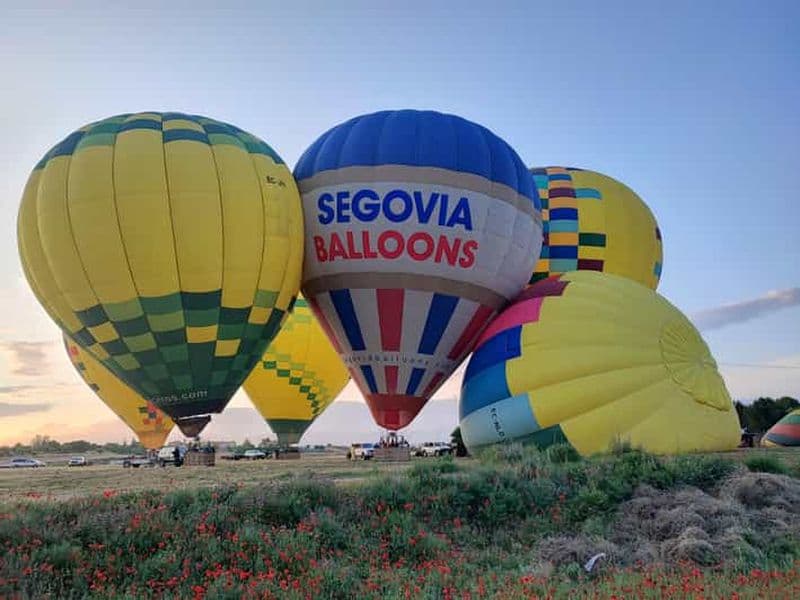 Ségovie : vol en montgolfière avec déjeuner 3 plats en option