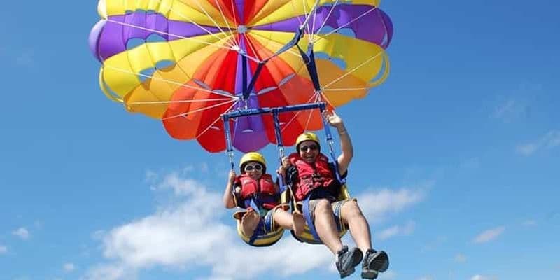 Hurghada : Parachute ascensionnel et sports nautiques avec prise en charge à l'hôtel