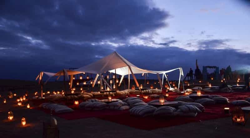 Balade en dromadaire et dîner féerique à Agafay désert Marrakech.