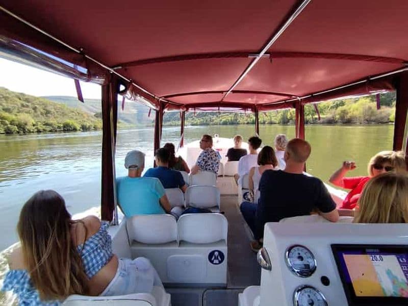 Pinhão : Excursion en bateau d'une heure sur le fleuve Douro avec dégustation de vin de Porto