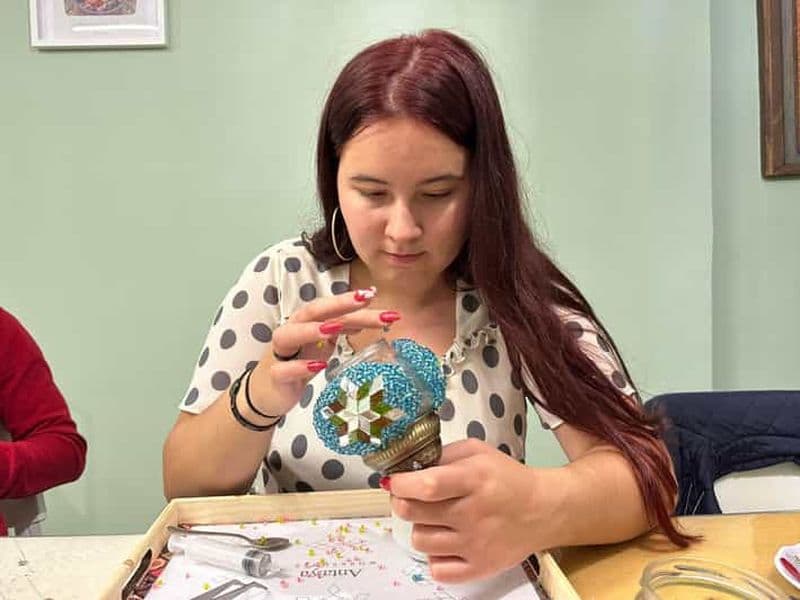 Vieille ville d'Antalya : Atelier de fabrication de lampes en mosaïque de tradition turque