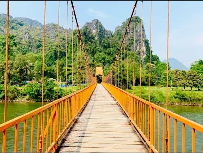 Au départ de Vientiane : visite de Vang Vieng avec kayak dans les grottes et tyrolienne