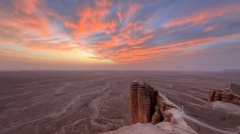 Billet Le bout du monde à Riyad, balade à dos de chameau, visite de la grotte des chauves-souris et dîner