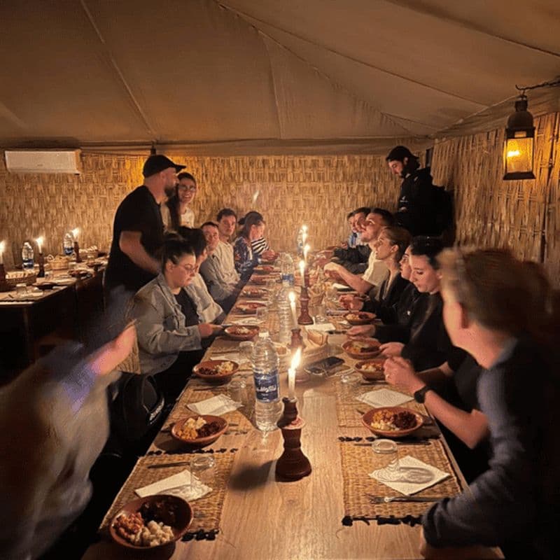 Marrakech : Safari dans le désert avec dîner, spectacles, danse et piscine