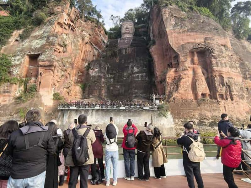 Explorez les joyaux de Leshan : excursion en bateau, randonnée culturelle et quête gastronomique