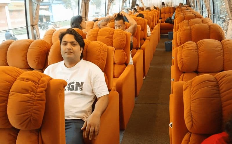 Katmandou : vers Pokhara Bus touristique Premium Sofa et retour