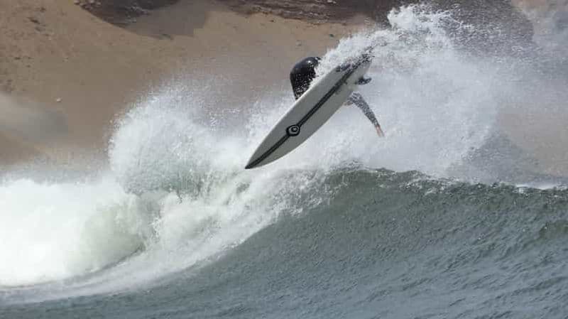Expérience de surf et de yoga à la Grande Canarie : vagues, bien-être et nature