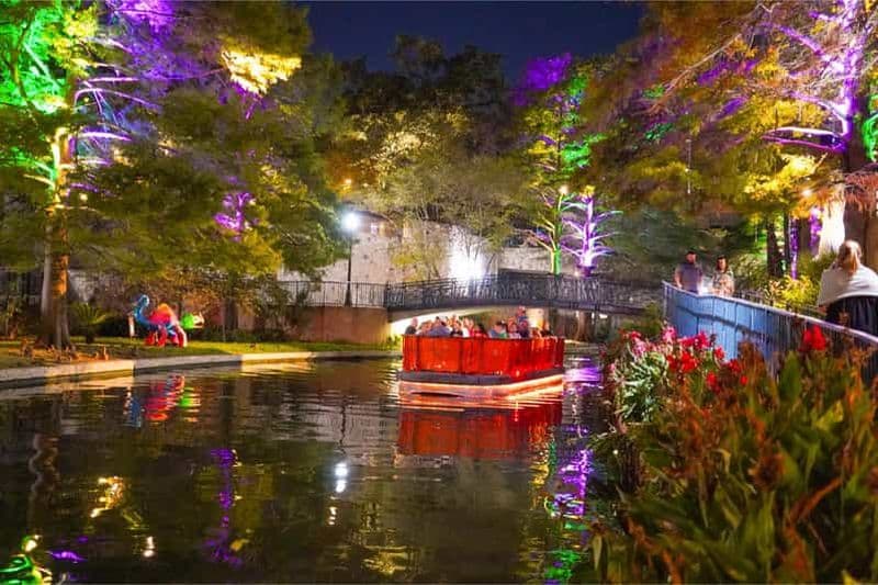 San Antonio : visite nocturne en voiture avec croisière fluviale