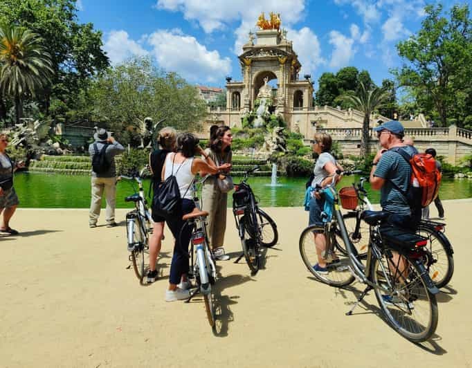 Barcelone : visite à vélo ou en vélo électrique, sites incontournables et anecdotes locales
