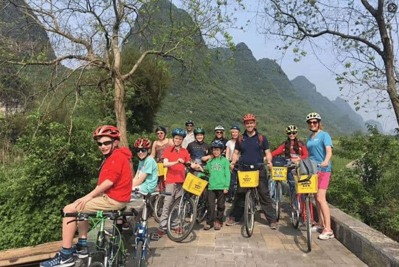 Dingding Yangshuo country road biking tour &bamboom rafting