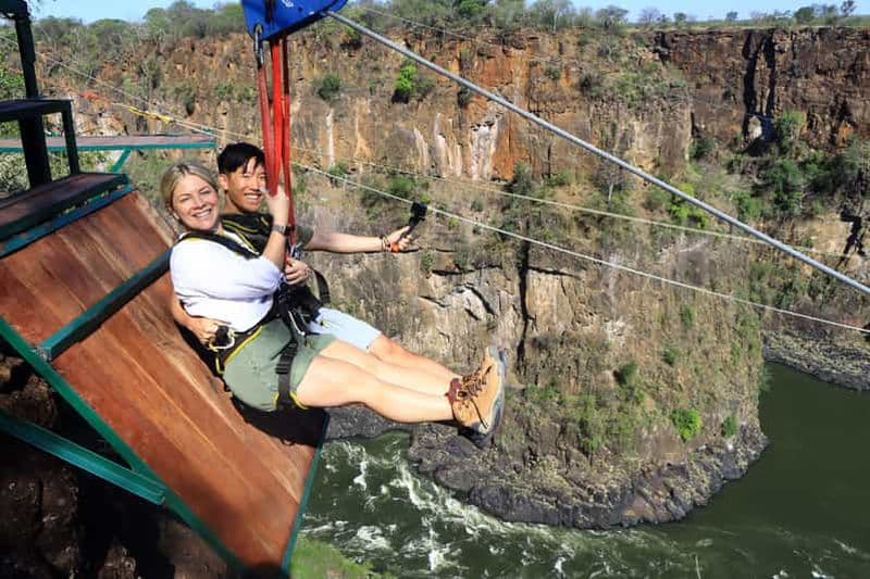 Victoria Falls : Demi-journée de chasse au renard volant, de tyrolienne et de balade dans les gorges