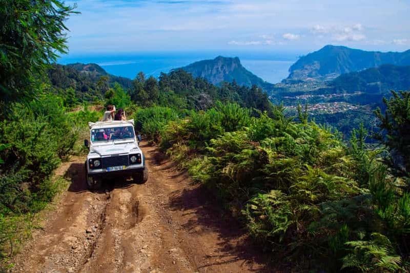 Madère : safari en jeep à Santana et randonnée sur la levada de Balhões