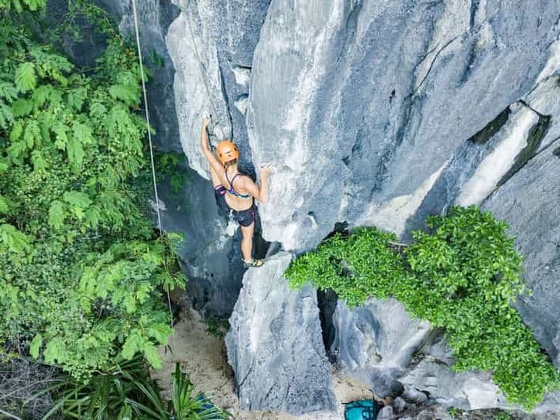 Cat Ba : Visite guidée de la plage Moody pour l'escalade de la corde supérieure