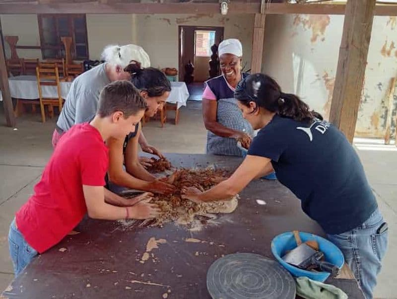 Praia: L'atelier de Céramique Fonte Lima & Dégustation Typique de Couscous