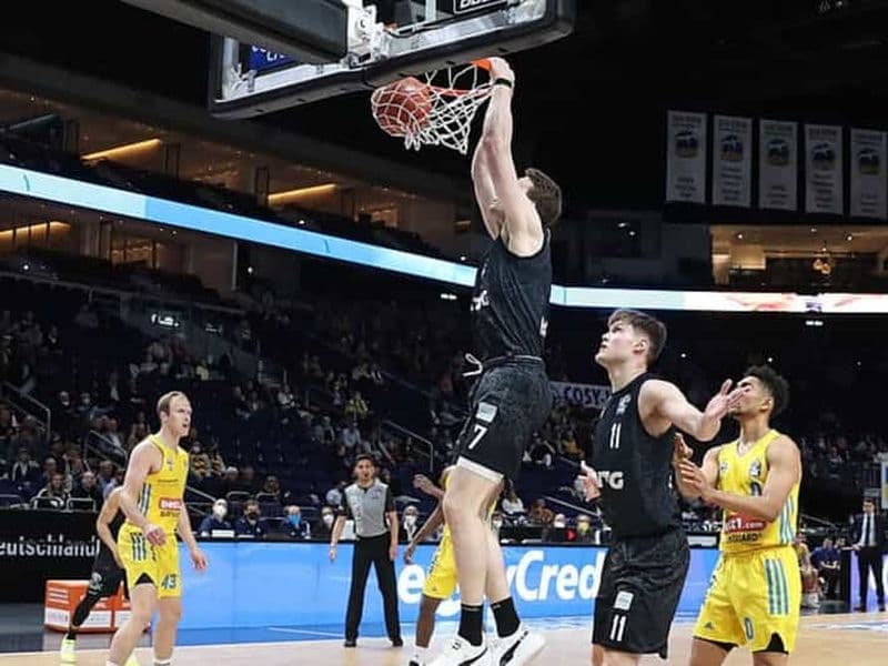Hambourg : Match de basket-ball des Hamburg Towers à l'Inselpark