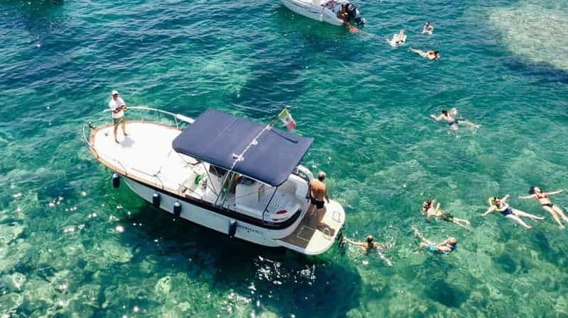 Billet Procida : tour en bateau avec arrêts baignade et photos sous-marines