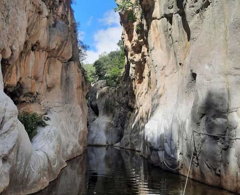 Au départ de Castelbuono : visite des gorges de Tiberio en vélo électrique et en canot pneumatique