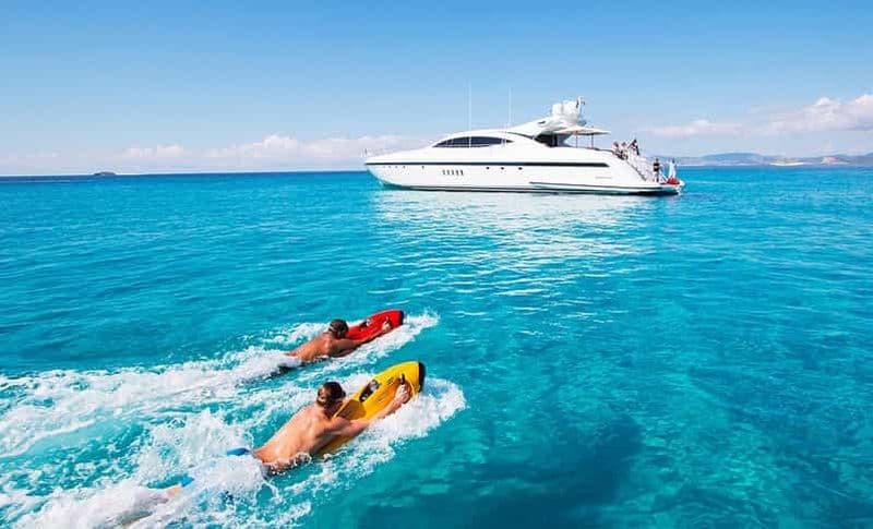 Billet Ibiza : Tour en bateau des plages et des grottes avec des jouets nautiques de luxe