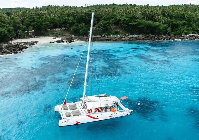 Billet Phuket : Excursion en catamaran sur les îles de Coral, Racha et Promthep et déjeuner