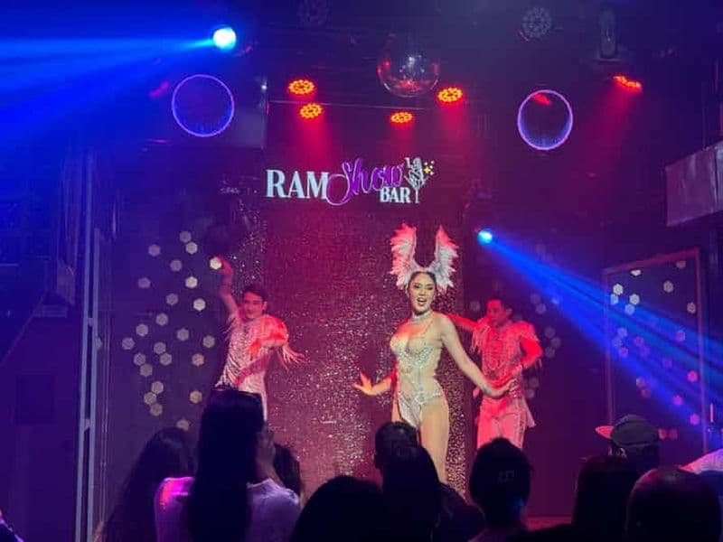 Chiang Mai : spectacle de cabaret ladyboy avec dîner et boissons