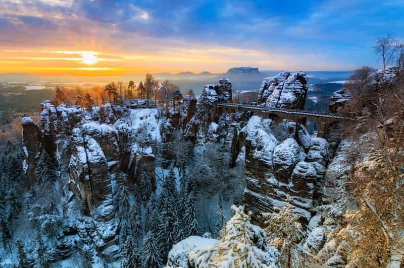 Billet Pont panoramique de Bastei avec tour en bateau et déjeuner au départ de Dresde