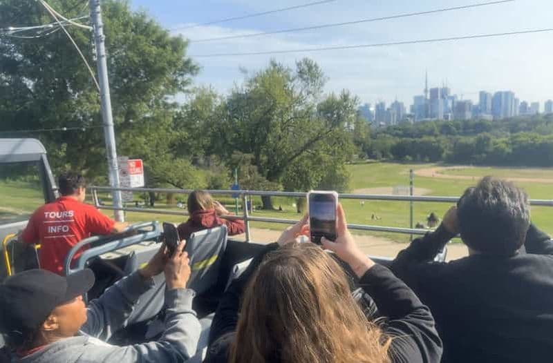 Billet Visite des quartiers de l'est de Toronto : bus à toit ouvert et guide en direct