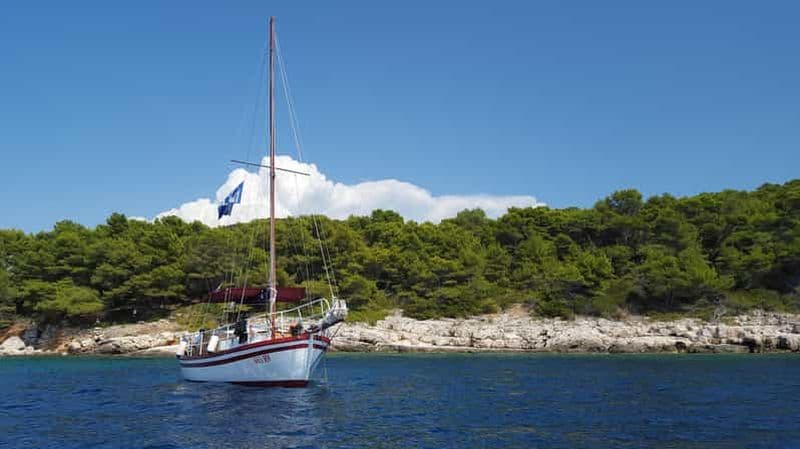 Billet Hvar : Excursion à la voile dans les îles Pakleni avec brunch