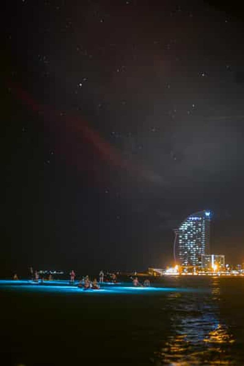 Paddle surf de nuit avec lumière et boisson -photos &videos