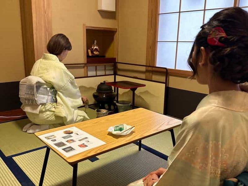 Tokyo : Cérémonie du thé authentique, habillage des kimonos et photographie