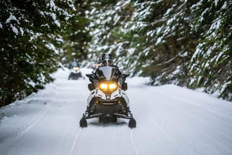 Billet Visite guidée en motoneige de 2 heures, près de Mont-Tremblant