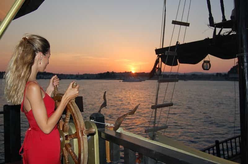 Billet Corfou : 2 heures de croisière au coucher du soleil - littoral de la ville de Corfou et 2 îles