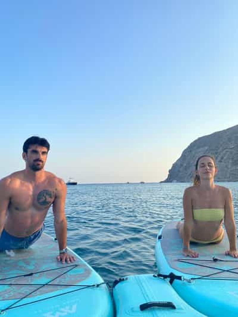 Sup Yoga dans l'île de Milos