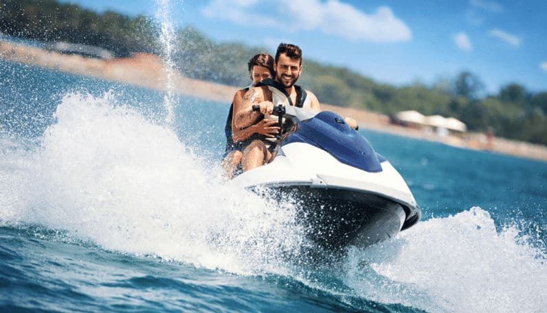 Bali : parasailing, jet ski et visite d'Uluwatu avec danse Kecak