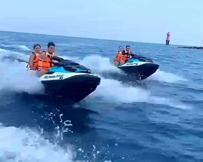 Lombok : Balade en jet ski sur la côte de la plage de Senggigi