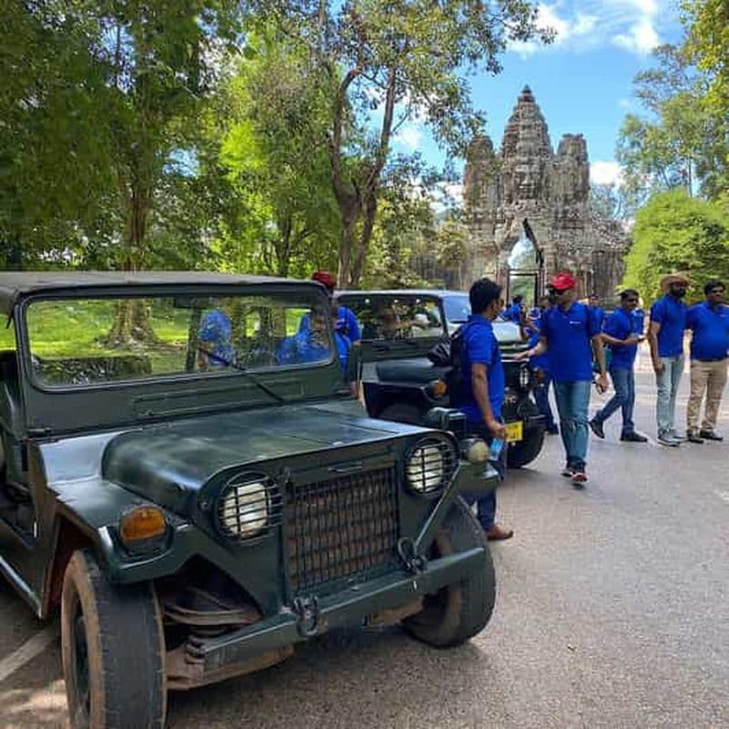 Siem Reap : Angkor Wat et coucher de soleil en Jeep vintage