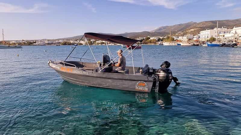 Billet Paros : Journée entière de location de petits bateaux avec conduite autonome