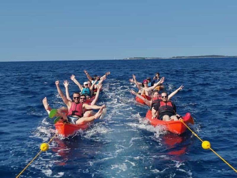 Pula : Aventure en mer – Bateau, kayak, plongée avec tuba et sauts de falaise