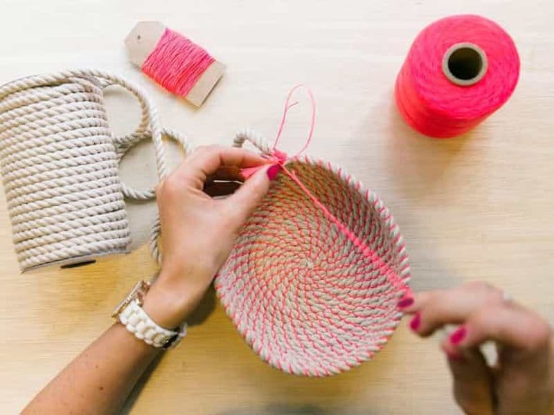 Personnalisation de l'atelier et techniques de broderie sur panier