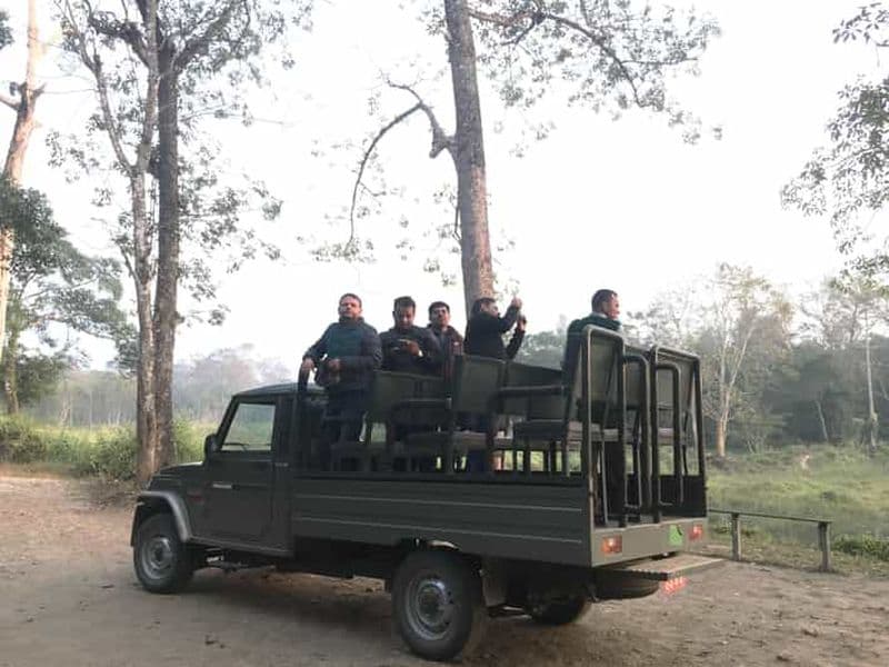 Au départ de Chitwan : safari en jeep, canoë-kayak, promenade dans la forêt