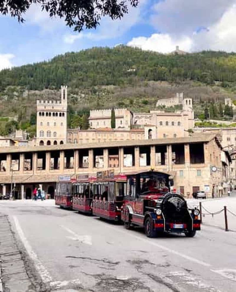 Billet Gubbio : visite panoramique en train avec audioguide